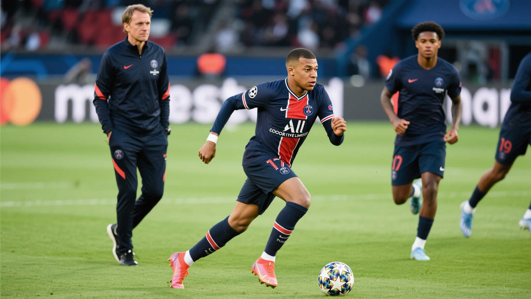 朗尼克:球员可签年龄集中在17至20岁,24岁已过黄金期 依据朗尼克曾多次提及的数据统计显示,当一名青年才俊