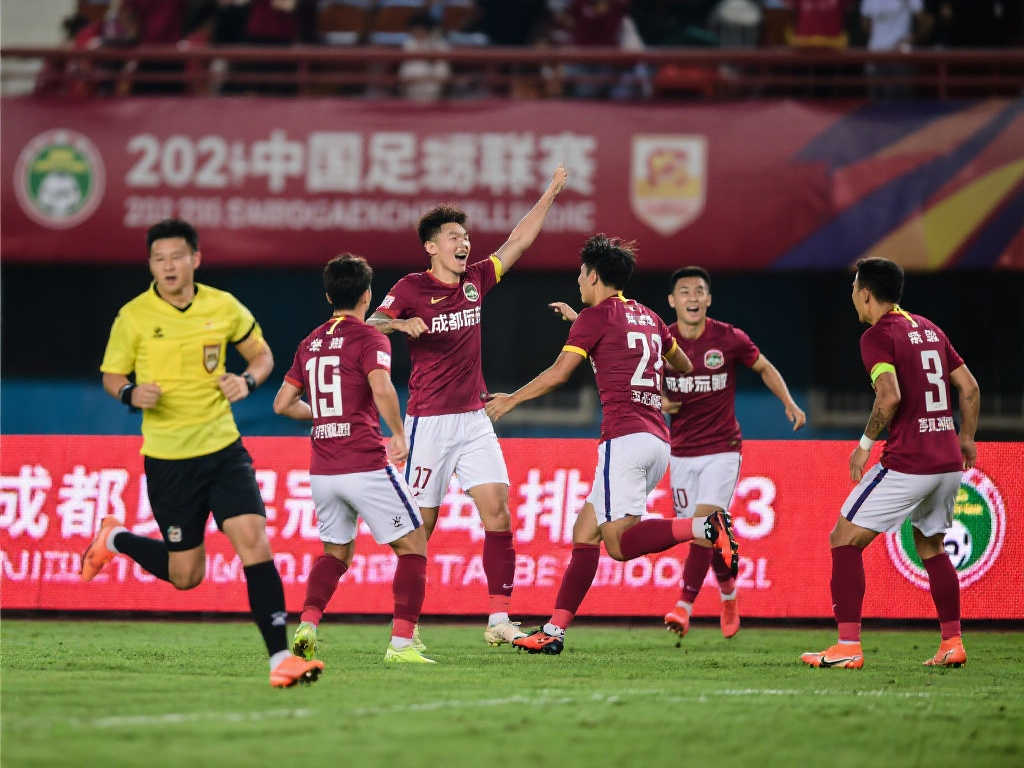 蓉城“菜地”险胜抢3分紧追榜首 下轮迎战申花巅峰对决